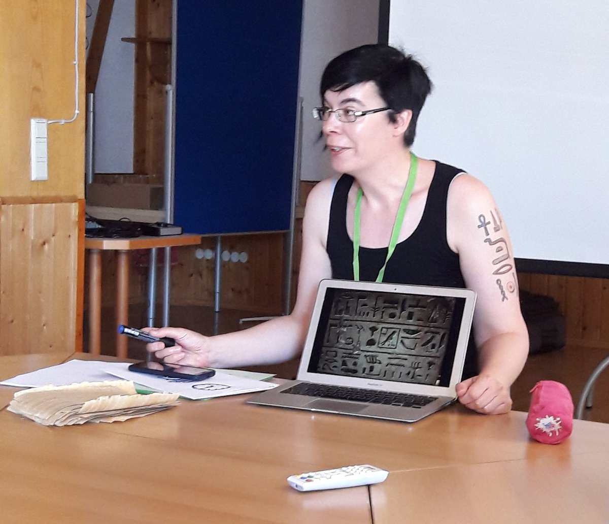 wort_klauberin's tweet image. jetzt schreiben wir #hieroglyphen
#jeah #litcamp19 @roxane_bicker