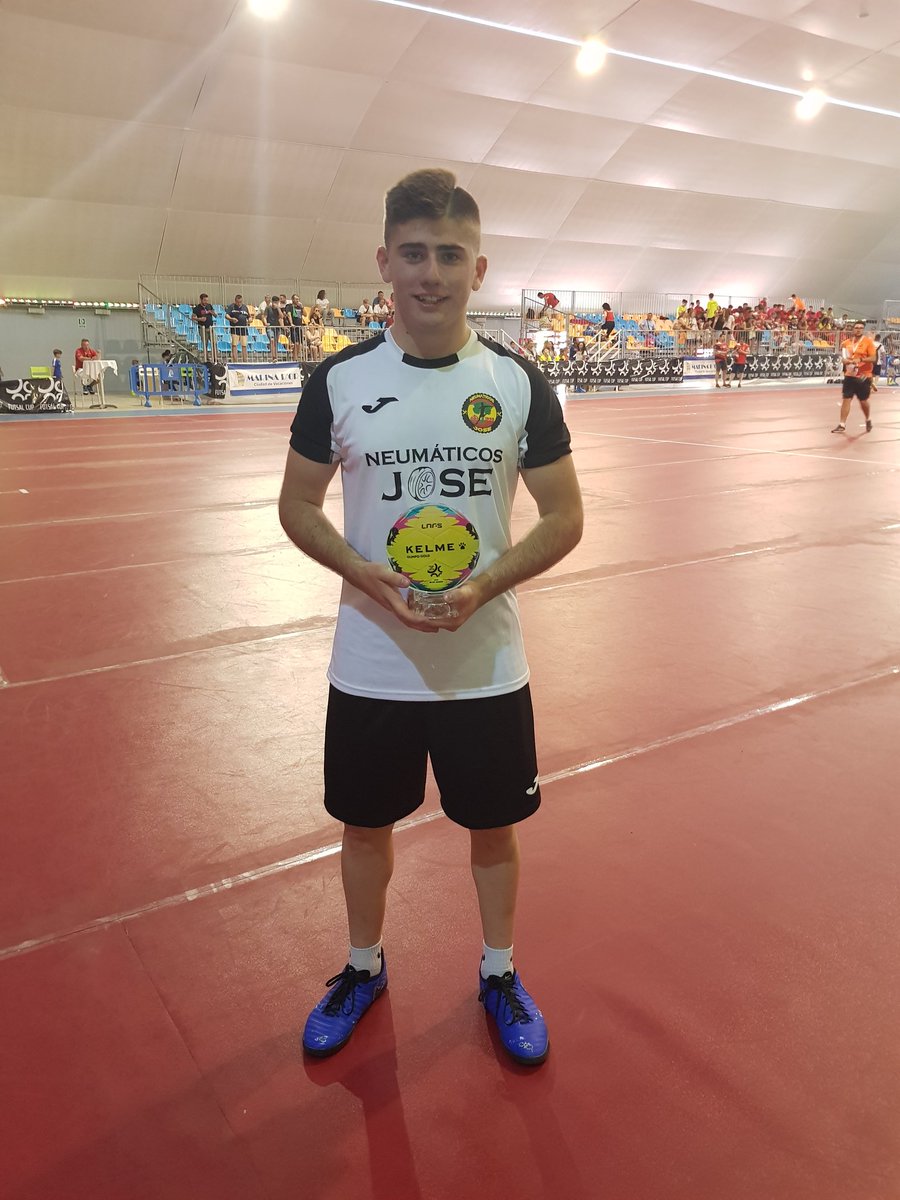 NeumaticosJose_'s tweet photo. SOMOS CAAAAMPEONES DE NUEVO DE LA @Fut_Sal_Cup 
🏆Neumaticos Jose 1-0 Squadra mouscron
⚽️Lagarto
La copa se viene a Moral de nuevo!!! https://t.co/0rwqgm3VSB