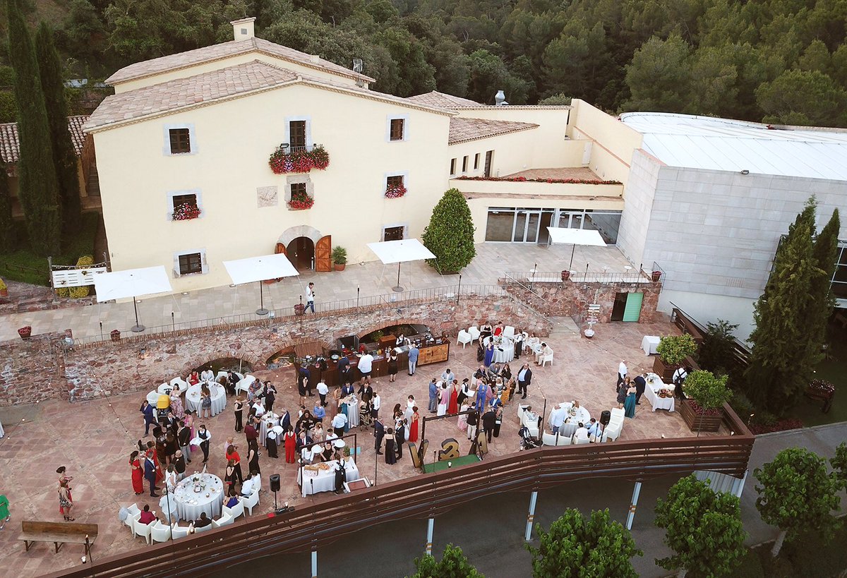 watermelonlovef's tweet photo. Ana y Victor se casaron ayer 29/6/19 en la masía la tártara y @watermelonlovef hicimos con todo nuestro cariño el vídeo de la boda, felicidades pareja #VIDEO #videoboda #videodrone #bodas #bodas2019 #Bodasdecuento2019 #bodasdeverano #fotografodebodas #videografosdebodas https://t.co/DiuLhbj54T