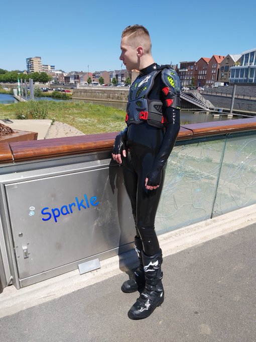 2 pic. The first pride in my city was fun! I hope there will be one more next year?? #rozezaterdagvenlo