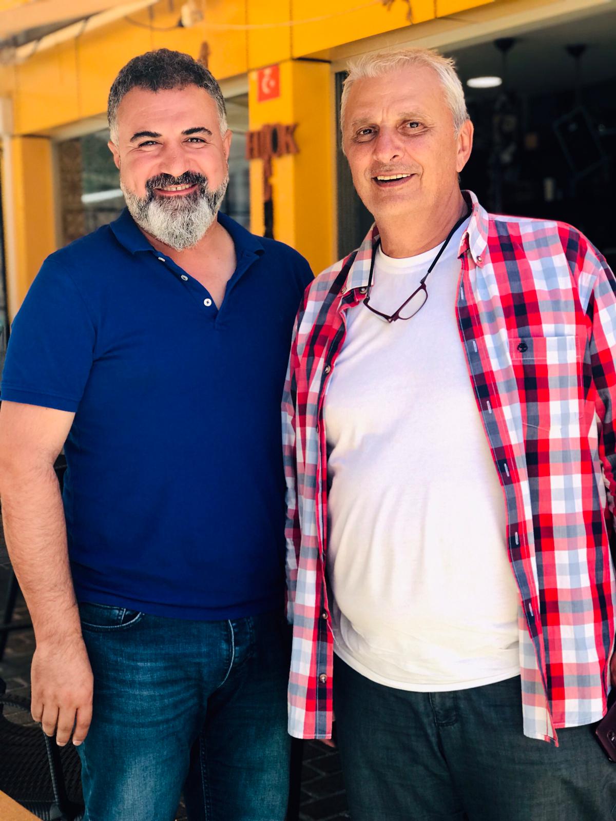 Veysi Dündar no Twitter: "Sevgili @can_atakli_ abi ile sabah kahvesi.  Ülkeyi ufaktan kurtardık.… "