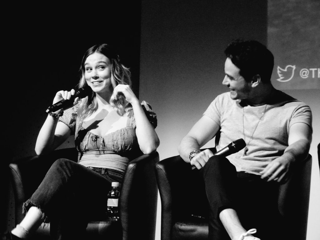 rostercon_live's tweet image. Group Panel #Shadowhunters #THOS3
