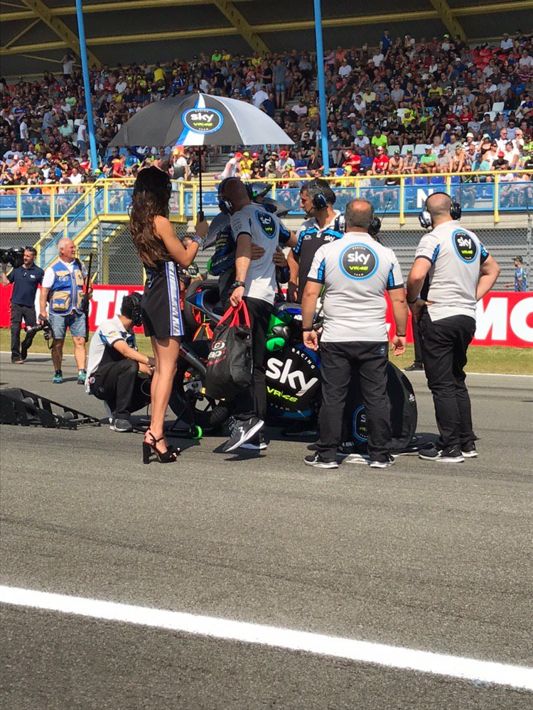 VR46RacingTeam's tweet photo. 🏁 Finisce il #DutchGP di #Moto3!
@dennisfoggia71 🅿9⃣ 
#CelestinoVietti RIT
#SkyVR46Net https://t.co/05QKFQlGwL