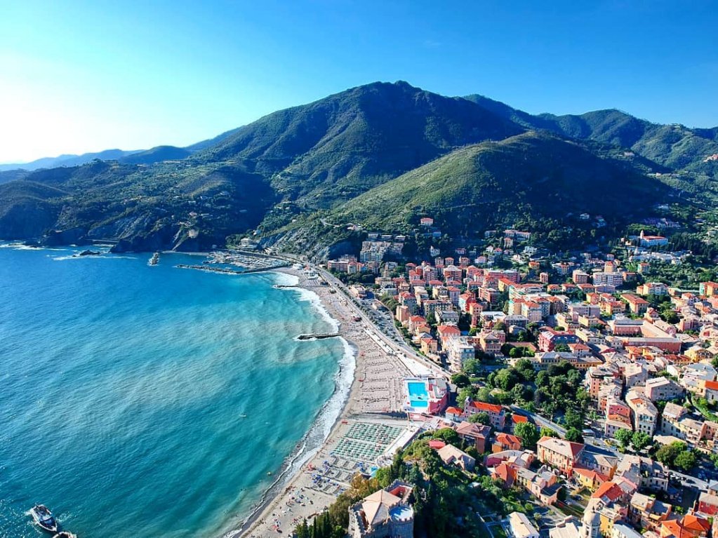 VisitLevanto's tweet photo. Con questa bella veduta aerea di #Levanto vi auguriamo buona domenica!
Grazie a mollydrone per la foto! https://t.co/3FYtXMlIn0