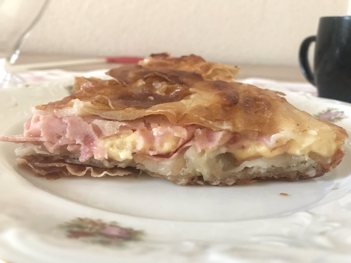 asomakumbrother's tweet photo. Jeste mozda probali kod Trpkovica caroliju koja se zove burek sa sunkom i kackavaljem 👌💪🥰 https://t.co/jmvNAVgvyI