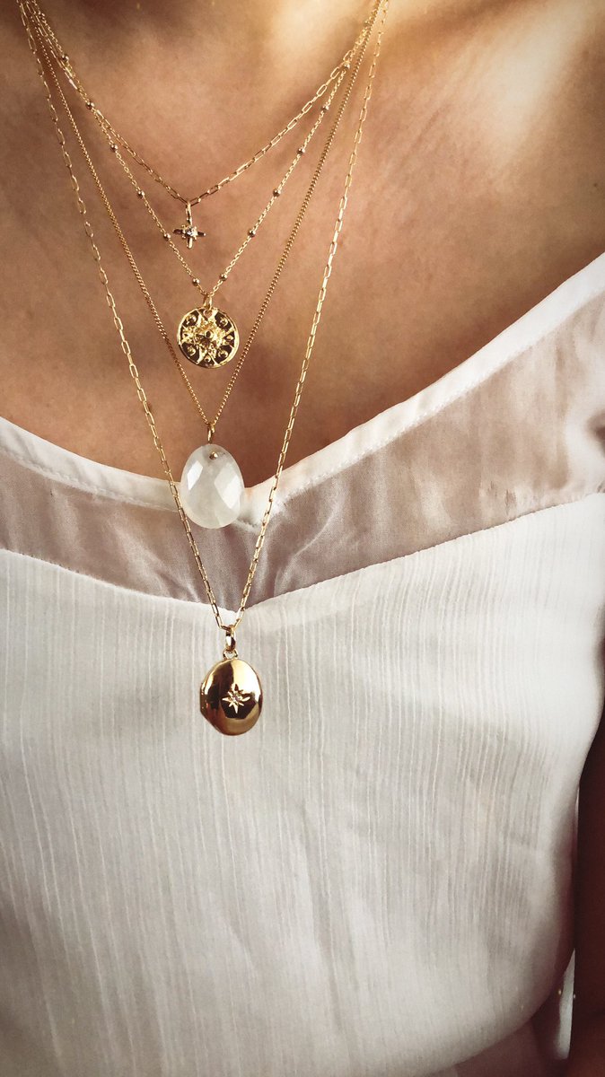 TashaBijoux's tweet photo. Accumulation ✨💕
✦
✦
✦
#Tasha #TashaBijoux #MadeinFrance #handmade #plaqueor #plaquéor #bijouxplaqueor #bijouxplaquéor #bijoux #semiprécieux #créateurfrançais #bijouxsemiprecieux #jewelry #jewels #collier #colliers #accumulation #white #gold #pierredelune #moonstone https://t.co/IZIX3yr096