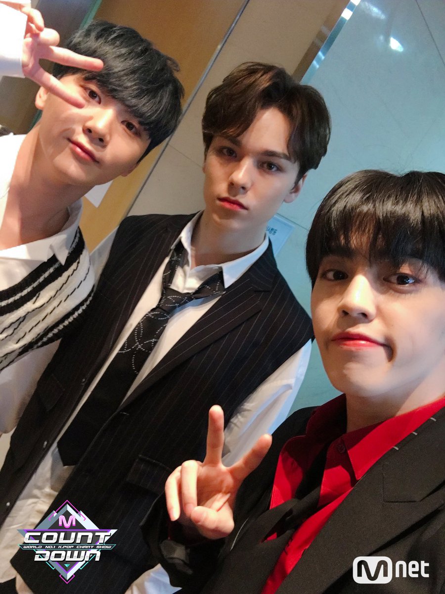 รอโมเม้นอยู่นร้า...😭 tweet media