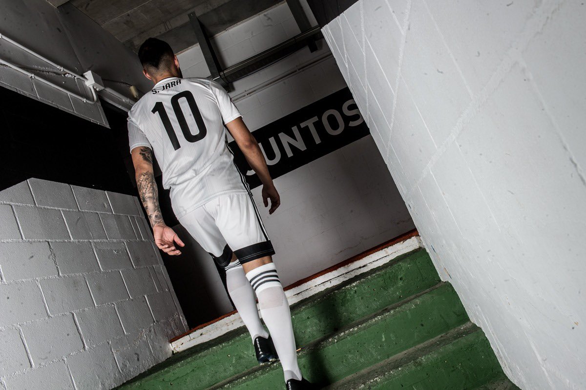 FCCartagena_efs's tweet photo. 😍¡Os presentamos nuestra segunda equipación oficial @adidasfootball para esta temporada 19/20‼️ 
⚪️⚪️⚪️⚫️@TalasurGroup 
📸@Andy13Cespedes https://t.co/BBxzJmaaxA