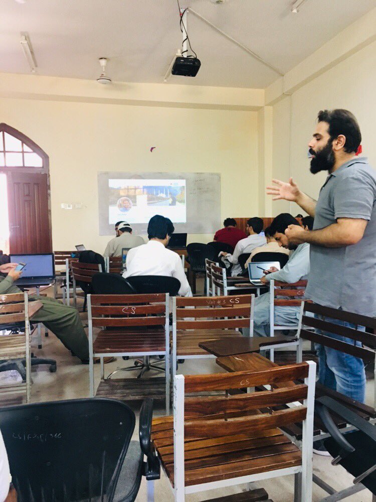 AmjadKhan7979's tweet photo. Day 3rd all about Twitter #DigitalMarketing with trainer @faaizahmad arranged by #Kpyep https://t.co/hIVA3fM6fS
