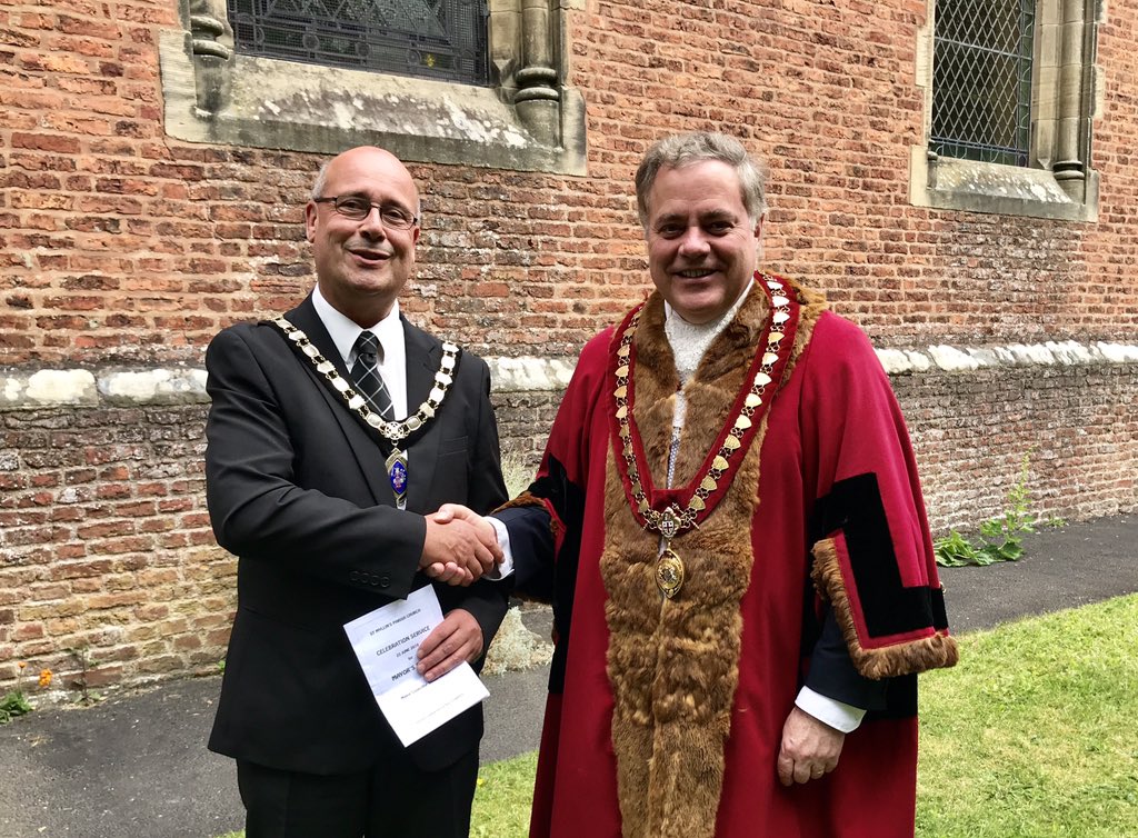 A pleasure to welcome Cllr John Price, Mayor of #Oswestry <a href="/OswestryTC/">Oswestry Town Council</a> to the Mayor’s Sunday a week ago at St Myllin’s Church #Llanfyllin. We are looking forward to strengthening ties between our two towns.