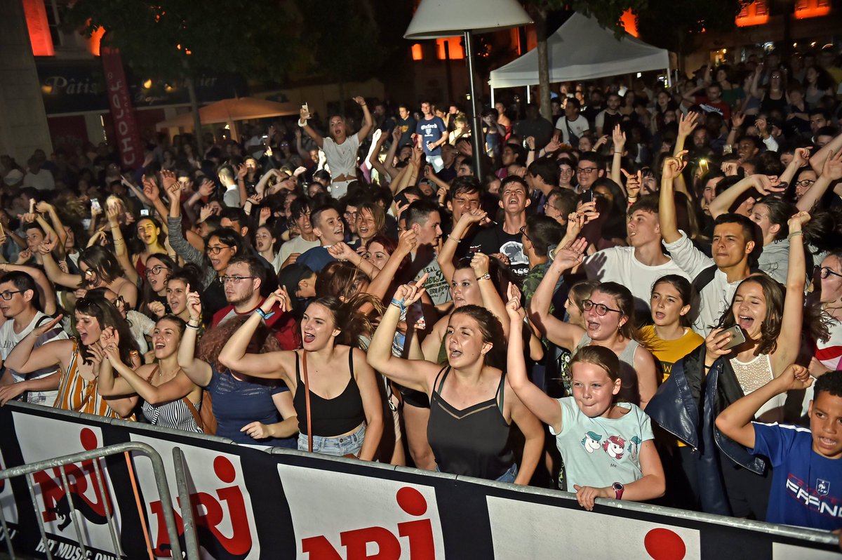 GBOURDOULEIX's tweet photo. Les Z’allumés 2019 - Quelques souvenirs de cette très belle soirée ! Merci #djoriska #nrj #extravadance #cholet https://t.co/W4JwxN0i6g