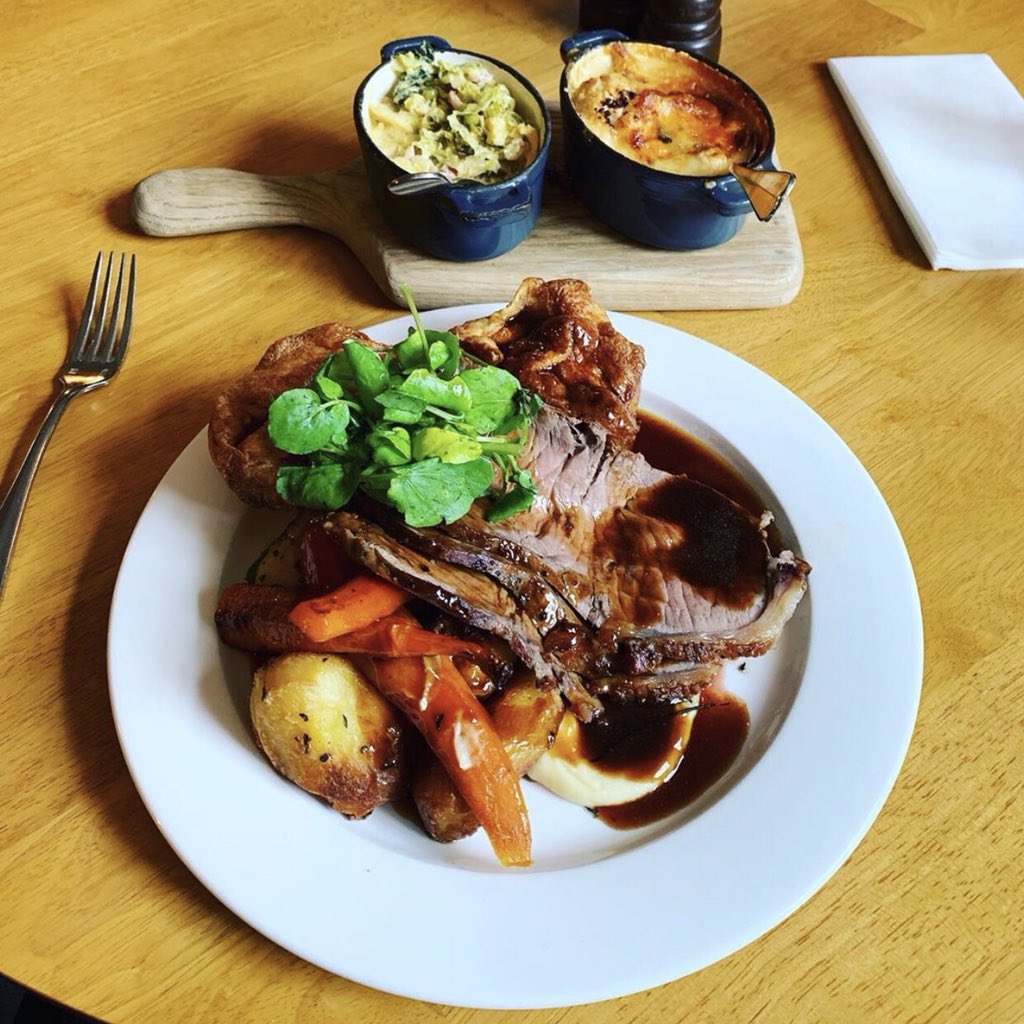 Get, Set , #sundayroast <a href="/TheFontmell/">The Fontmell</a>  😋 

Rest, Relax &amp; Eat With us! 

View our #New Summer menu 👉🏻bit.ly/2STYq1X

📸 @joeystewart3130 

#thefontmell #sundaymotivation #sundaypub #sundaylove #awardwinning