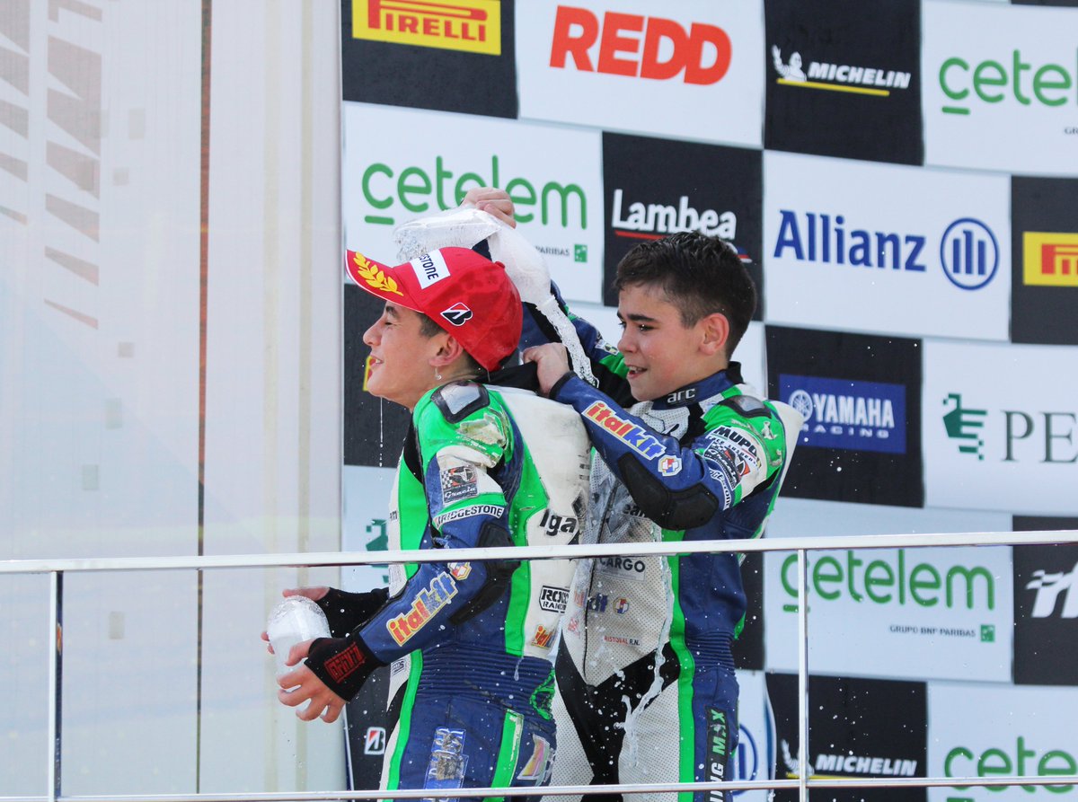 IgaxTeam's tweet photo. 🌟 DOBLETE del #IgaXTeam en #PreMoto3 🏍💨
🏆 Fin de semana perfecto para los nuestros en el @CircuitValencia 🔝
P.1⃣ #MarcoMorelli 🥇
P.2⃣ #DavidReal 🥈
#ESBK #RFME #FeelTheBlue 💙 https://t.co/JBM9FgkZKE