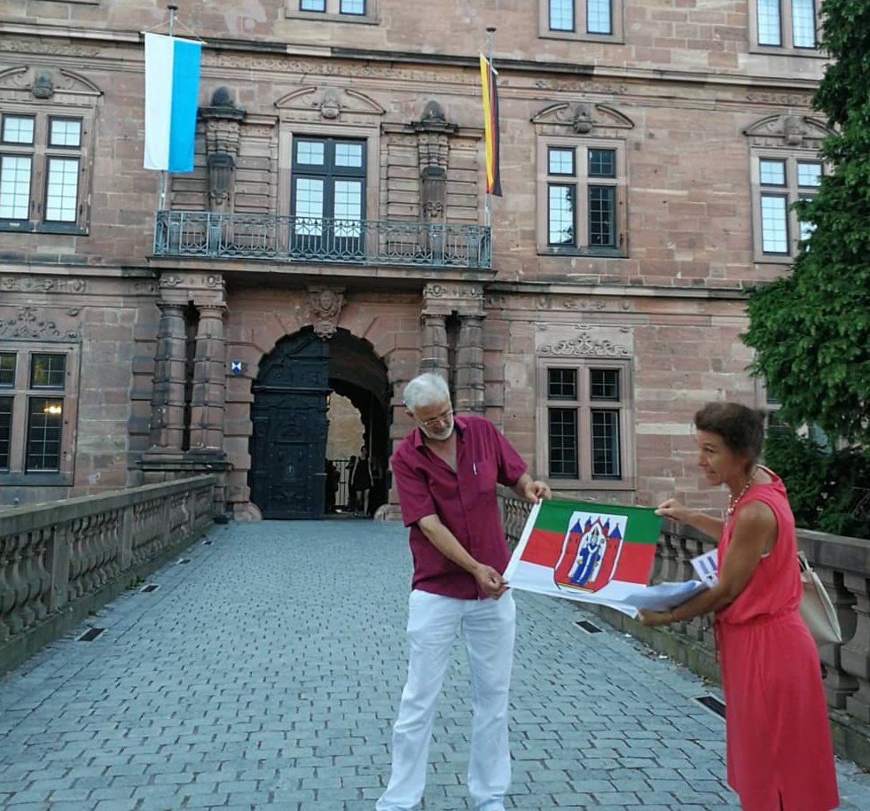 JefPassau's tweet photo. Gestern fand nach dem ersten Teil der Landesversammlung noch eine Stadtführung durch das schöne #Aschaffenburg statt😊 #Europa🇪🇺 #jefspirit https://t.co/W51D5F7DA7