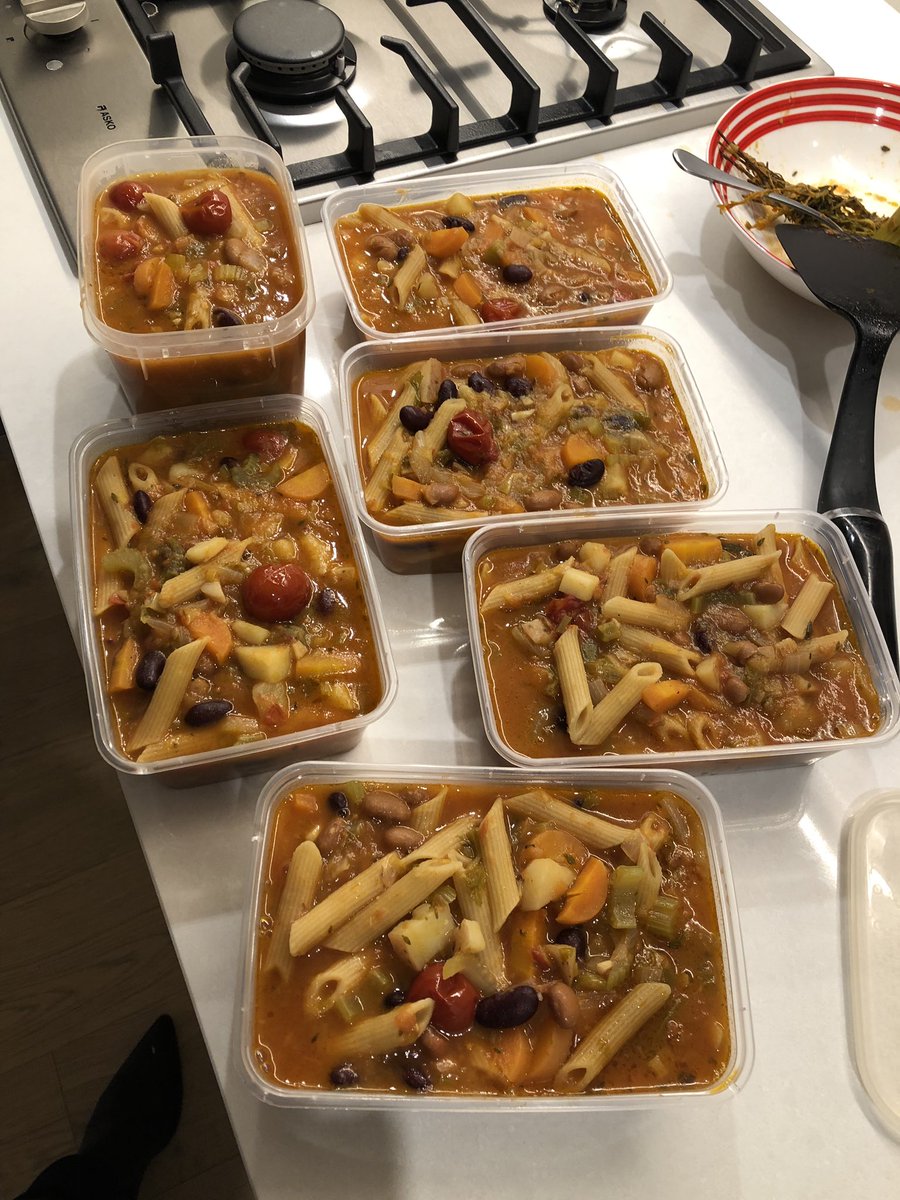 DimityPaul's tweet photo. Also minestrone for days... and yes Iβm feeling very pleased with myself. #sundaycookup https://t.co/MU3gnwLYa6