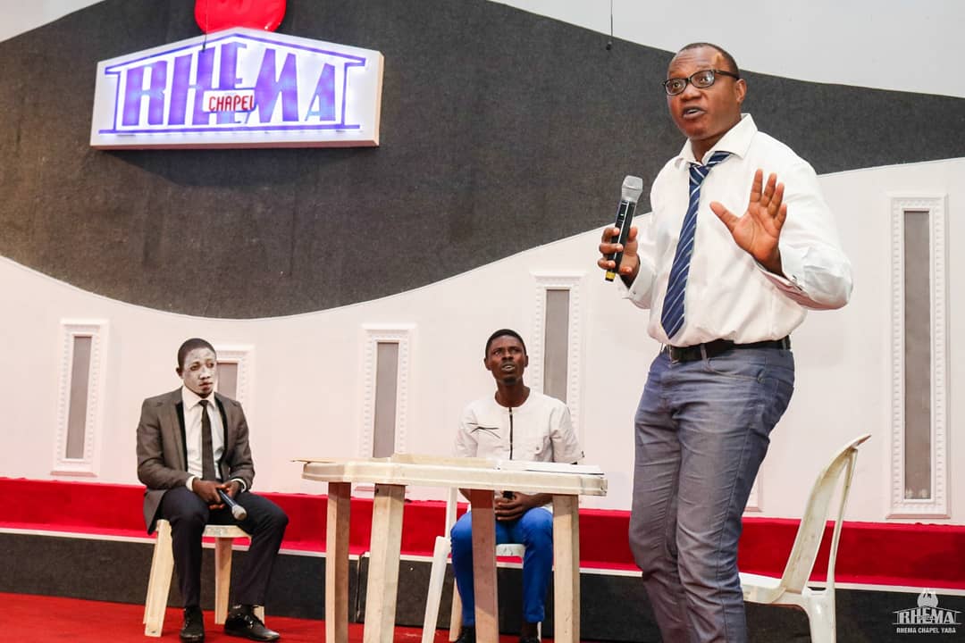 RhemaYaba's tweet image. Challenges shouldn't make you seek extra powers outside God. 🎭
Put God at the Centre of your Life and every situation will end in Praises 👏👏😇
.
Ministration from the Battle Axe Drama Group 
.
#drama #ministration