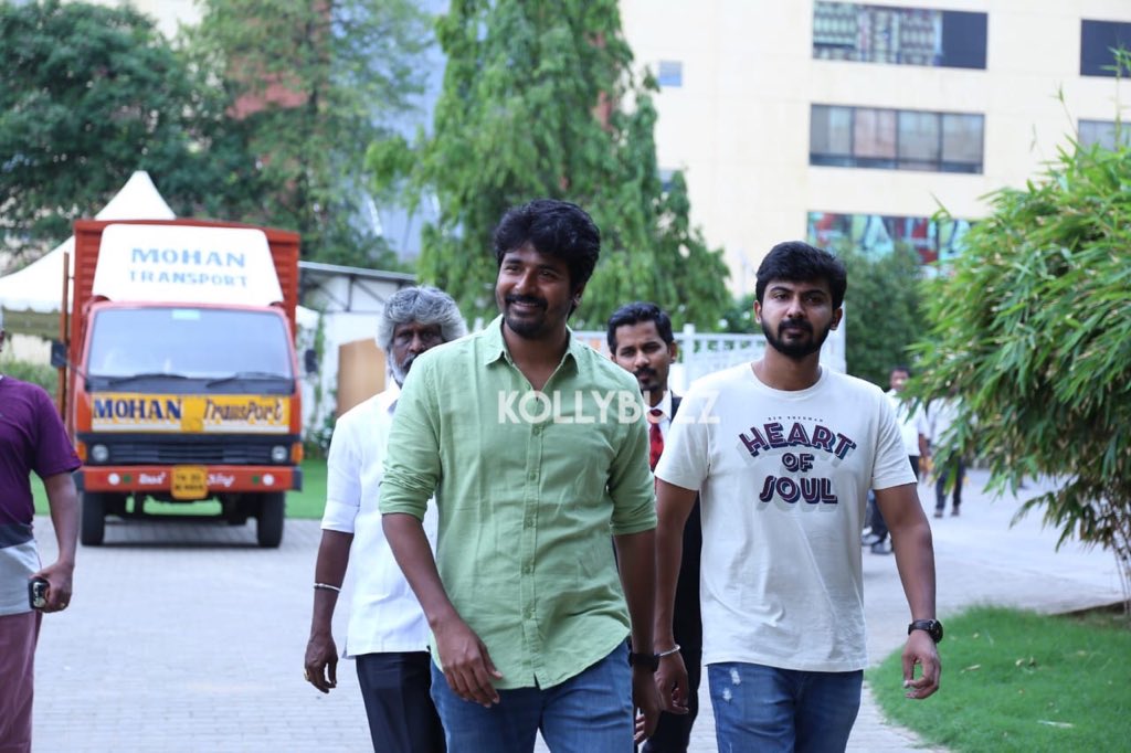 Online_Skfc_TN_'s tweet photo. Our #Prince @Siva_Kartikeyan Anna's Recent Click 😊👌 #NNORSuccessMeet 🎊🕺
#NenjamunduNermaiyunduOduRaja
#NNORVetriVizha #SuperHitNNOR
@SKProdOffl @Siva_Kartikeyan @KalaiArasu_ @karthikvenu10 @rio_raj @KanchwalaShirin @RjVigneshkanth @DoneChannel1 @SonyMusicSouth https://t.co/gWchzzAMfe