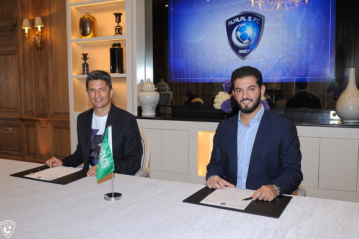 📸 أهلاً بك في نادي #الهلال 🇷🇴 💙

#رازفان_مدرب_الهلال