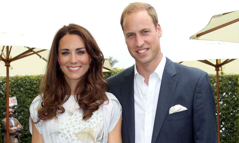 esha_pak's tweet photo. Welcome to Pakistan #PrinceWilliam and #KateMiddleton https://t.co/UZOtIArC5Y