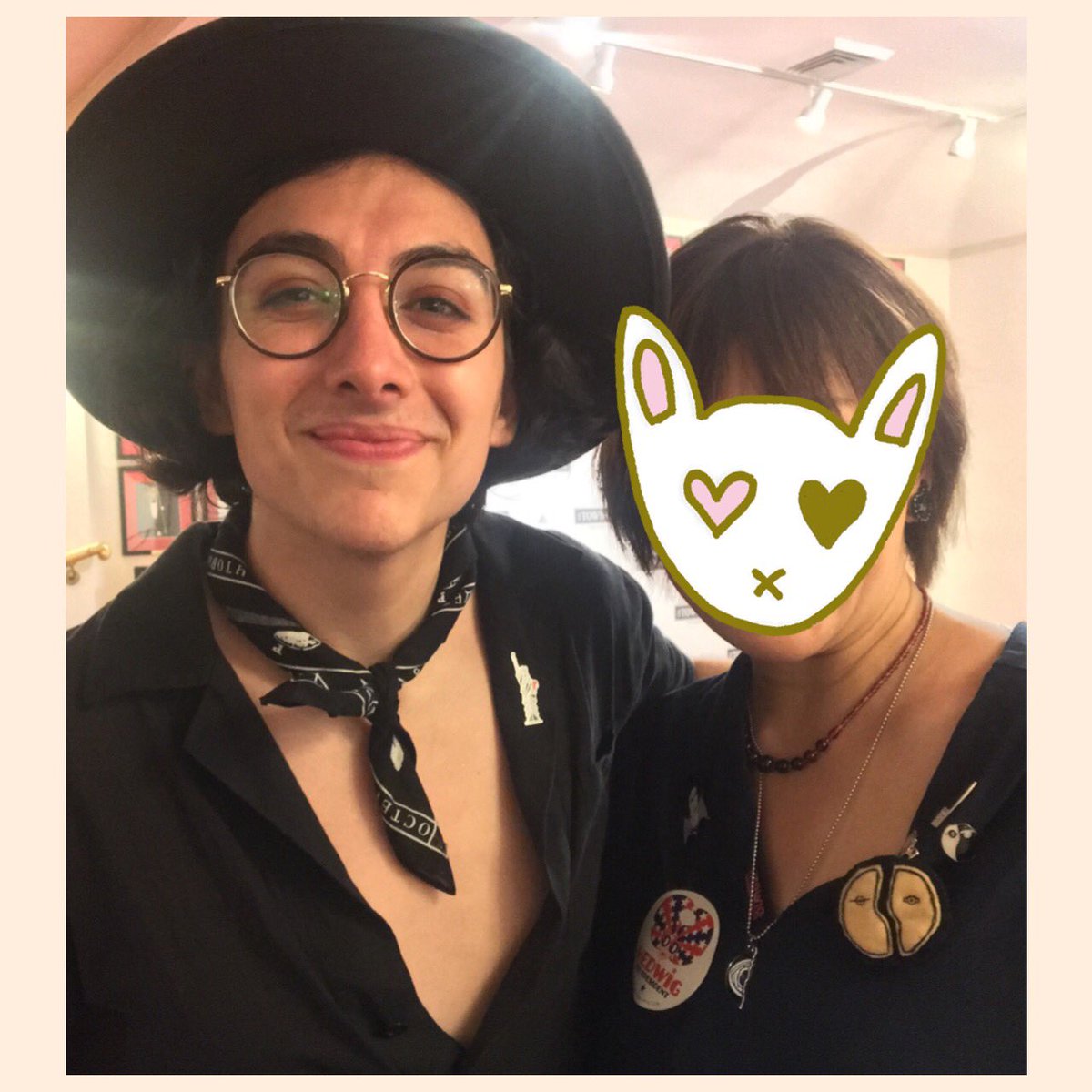 juicyjuicyjuice's tweet image. #originoflovetour #hedwigandtheangryinch 
ヘアメイクの #mikepotter さん💕
3日間とも忙しいのにちゃんと気にかけてくれて😭
Mikeがここで待っててと言ってくれたおかげで #masonalexanderpark さんとも会えた😭😭😭