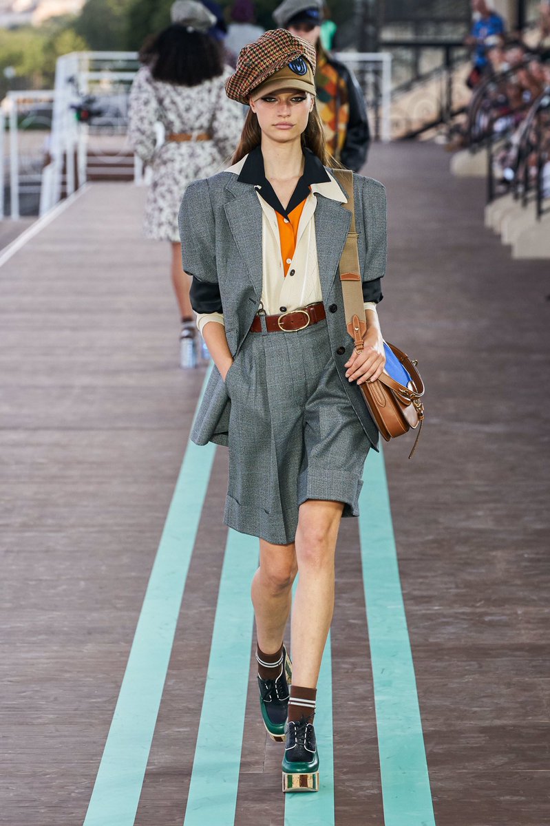 Shigeaki Arai Di Twitter Miu Miu resort 紳士服を淑女的に着こなし レトロなテイストを加味して スポーティもミックスという雑多な混合感があるのに 雑味があるわけではなく若々しく健康的 ミウッチャの 悪趣味なエレガンス が ミュウミュウで新しい姿を Shigeaki Arai Di Twitter Miu Miu resort 紳士服を淑女的に着こなし レトロなテイストを加味して スポーティもミックスという雑多な混合感があるのに 雑味があるわけではなく若々しく健康的 ミウッチャの 悪趣味なエレガンス が ミュウミュウで新しい姿を