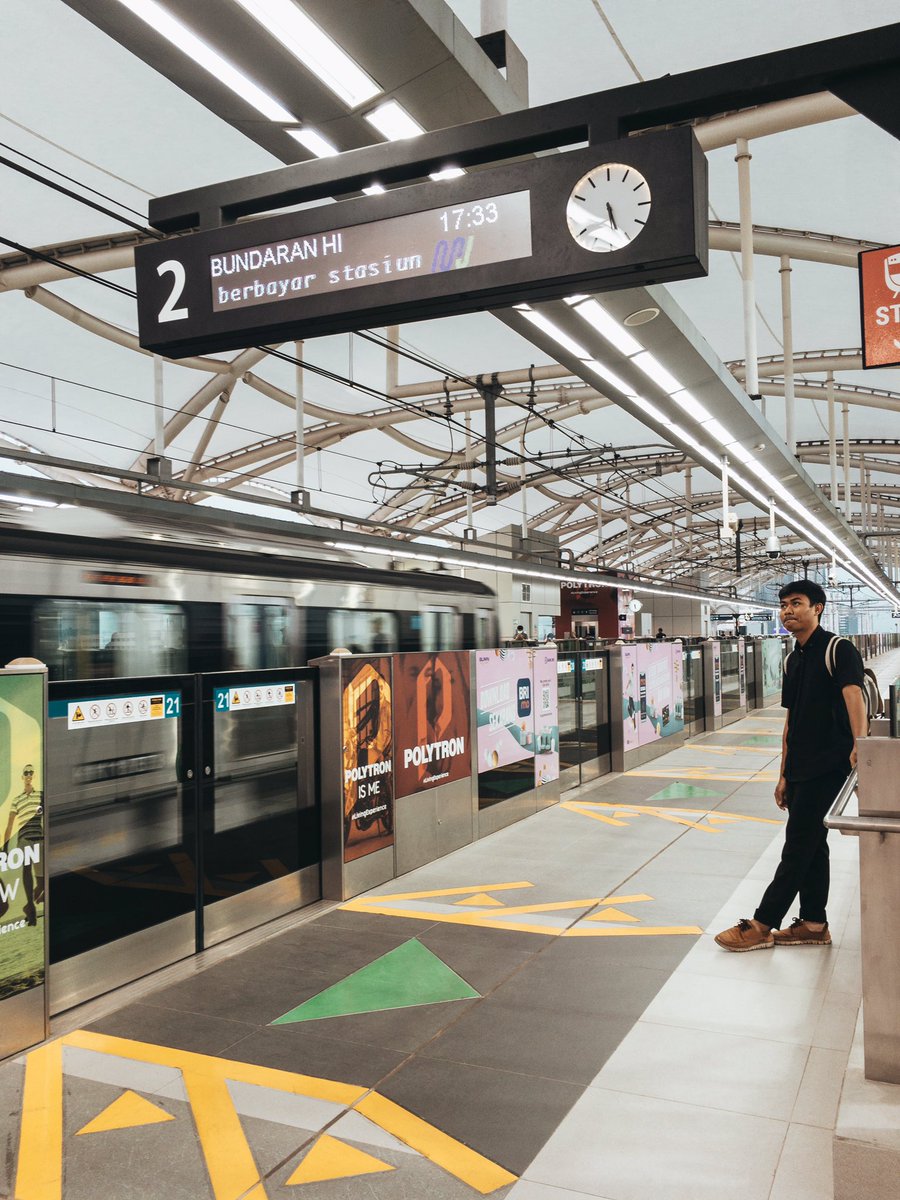 gradingvisual's tweet photo. Lanjut ke MRT fatmawati, seperti biasa shoot by phone😄 https://t.co/AqnRKTJGT2