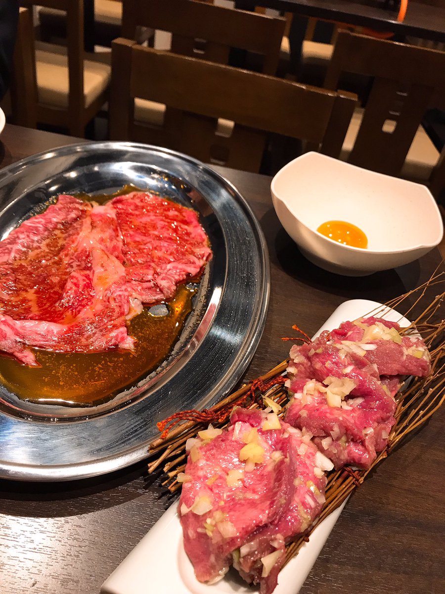 トミーは食べ歩く グルメ 焼肉ともじ 仙台三越の裏あたり リーズナブルに美味しい仙台牛を味わえるお店 あと思いのほかホルモンがぷりっぷりで美味しかった 1階は立ち食い焼肉 2階はテーブル席です