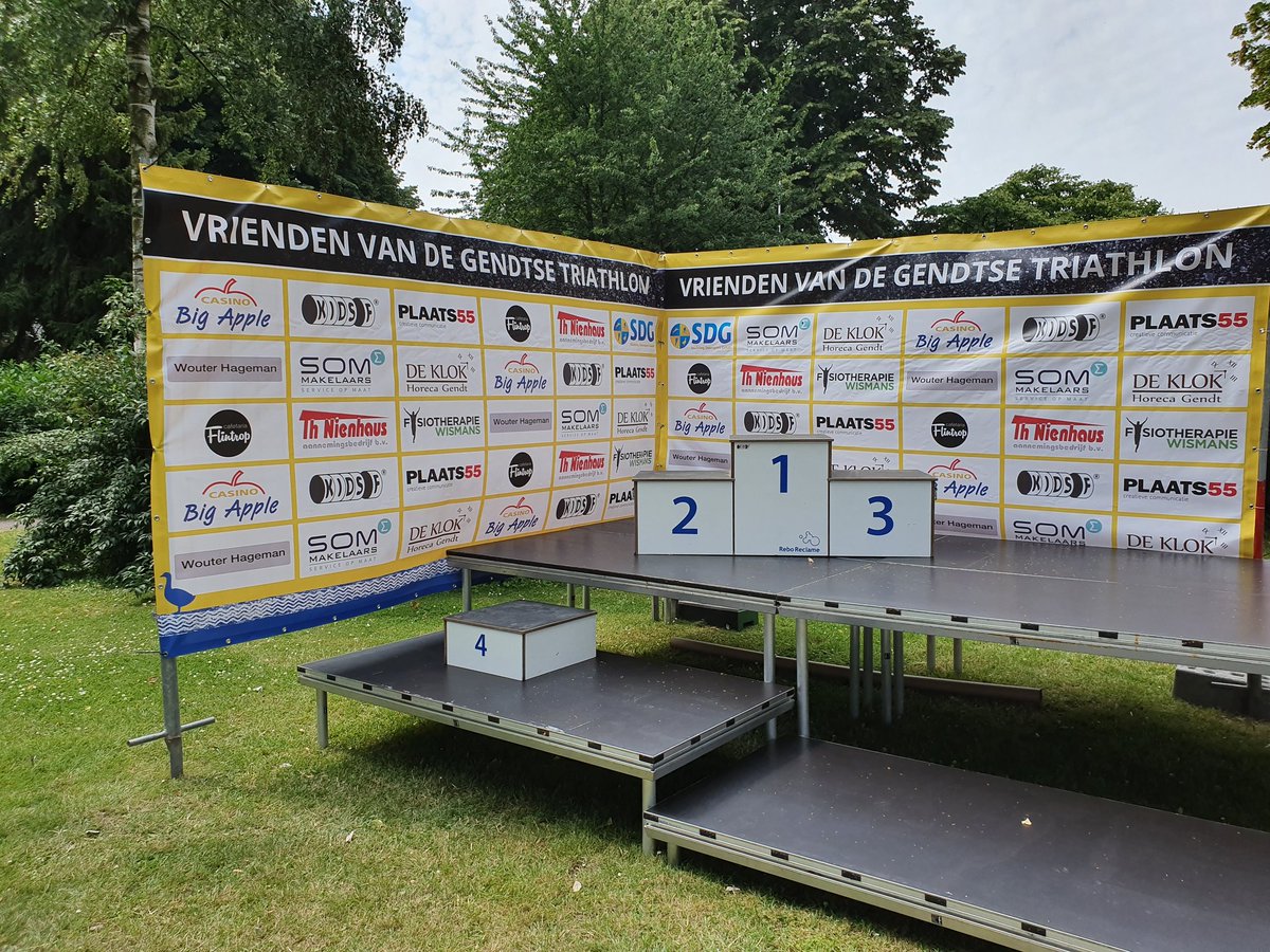 We zijn er klaar voor. Prachtig weer, lekker windje en atleten die staan te popelen. Ook onze speaker Alwin zet de laatste puntjes op de -i- En dank aan <a href="/SportVeenendaal/">Sportservice V'daal</a> Succes allen