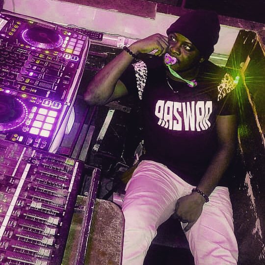 raswarofficiel's tweet photo. #Full_option
DJ party 👕 #Raswar
#TeamRaswar https://t.co/If0Du5p4AQ