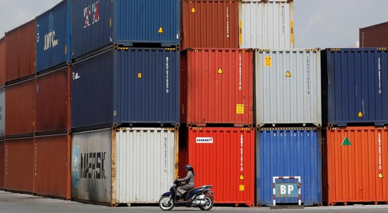Reuters's tweet photo. Vietnam, EU sign landmark free trade deal https://t.co/X8QItLRFOM https://t.co/dA36RW30zs