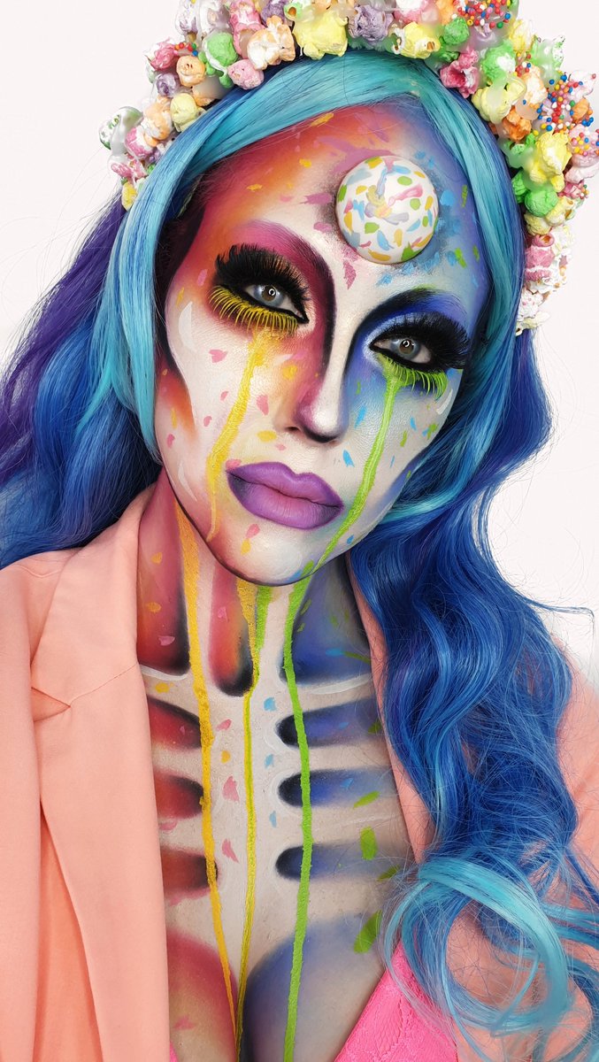 Courtney310389's tweet image. Jawbreaker 🍬🍭 

A little candy monster with a Jawbreaker lodged in her forehead.  Just the usual. Which is actually a ping pong ball painted with the popcorn crown i made for Jordyn!

@jeffreestarcosmetics JAWBREAKER, MINI BREAKER, BRAIN FREEZE highlighter palette were amazing!