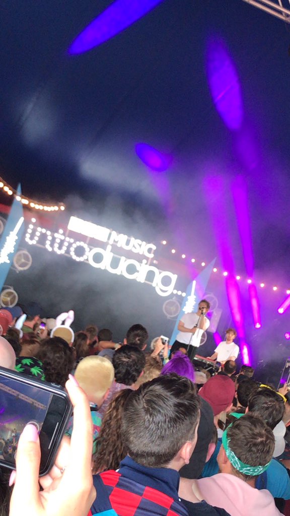 arronfishwick's tweet photo. Glastonbury Festival Fun 🎸🍻🕺 https://t.co/m0mcMqknzL