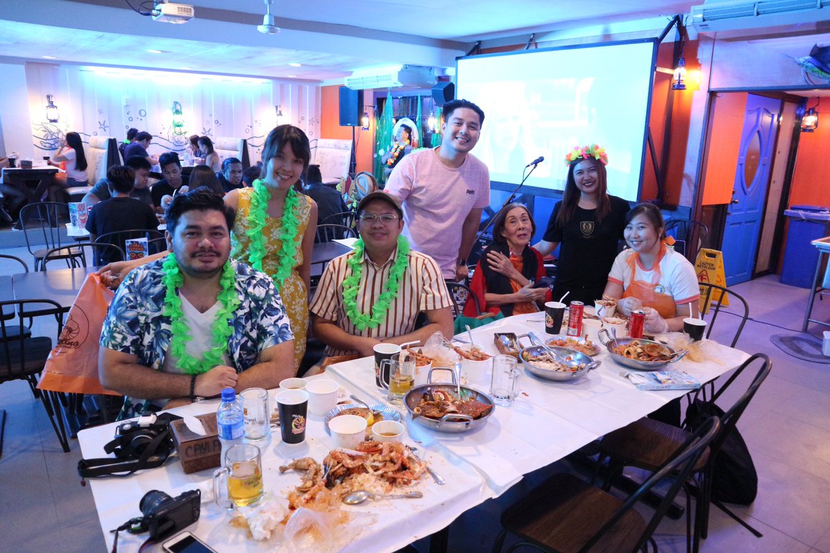 davaobloggers's tweet photo. Blue Posts Boiling Crabs and Shrimps whipped up a scrumptious meal, the Spicy Chicken Soup and the Kluang Seafood Medley to treat our bloggers this weekend.
#DavaoBloggers #ItsFunToBeMessy #BluePostsBoiling #DavaoFoodBloggers #DavaoFood #DavaoDining https://t.co/SHIKWTY152
