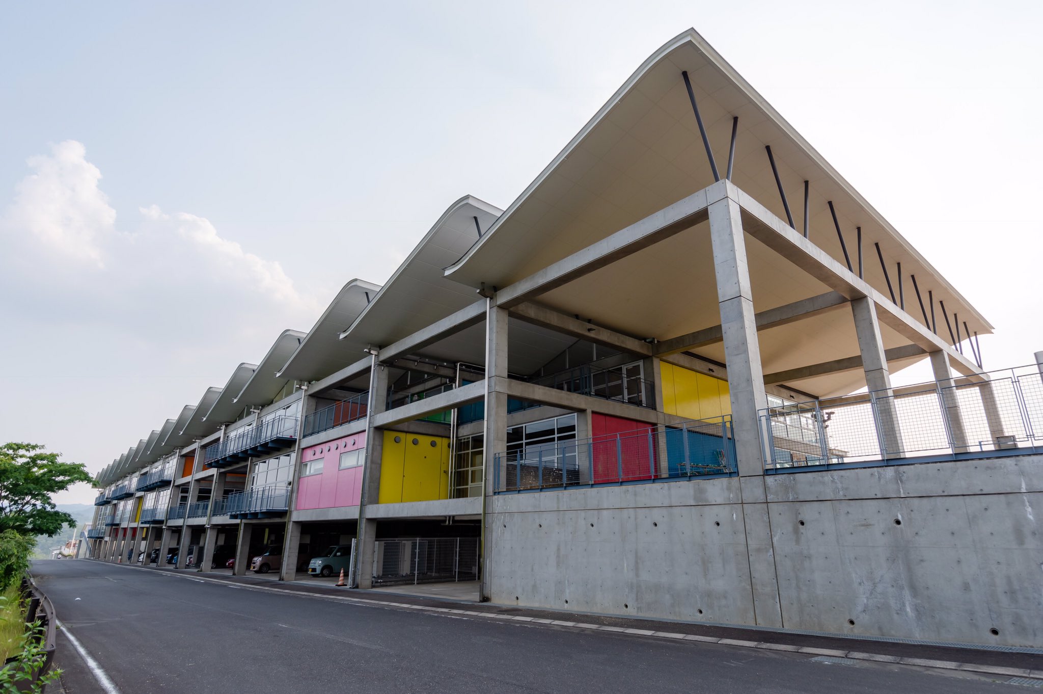 Sh1mater4 Architect 名称 南山城村立南山城村小学校 所在地 京都府 竣工日 03年 設計管理 リチャード ロジャース パートナーシップ ジャパン 施工 淺沼組大阪本店 備考 04年9月 イギリス王立英国建築家協会により ワールドワイド アワード を受賞