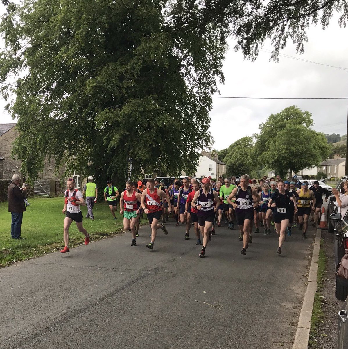 Cross Fell Race, they are off @Fellrunninbrief @DurhamFellRun