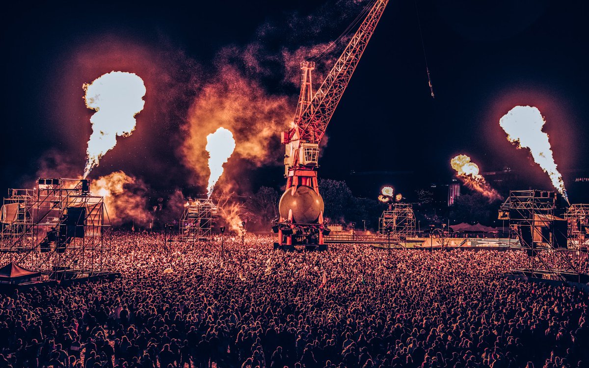 Glastonbury that was stunning and emotional, you are simply the greatest.
Thanks to <a href="/eats_everything/">TwEats Everything</a>, <a href="/A_rcadia/">Arcadia</a> and our special guest <a href="/idriselba/">Idris Elba</a> for last night and to everyone who came to one of my shows. 
See you back at the funny farm next year Xx #FatBoyEatsEverything
