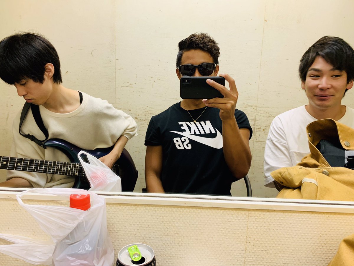 MPTY8's tweet photo. ライブお疲れ様でした！
対バンの方々めっちゃかっこよシブかった〜
あんな大人になりたいね https://t.co/ad5F4qxee5