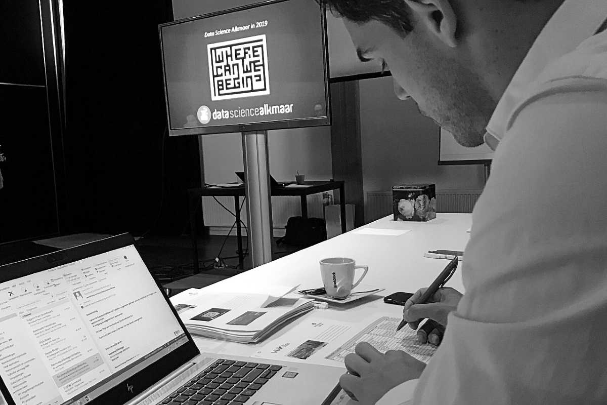 dsa20172017's tweet image. Data Science Alkmaar organiseert de workshop &apos;Data mining &amp;amp; machine learning!&apos; op vrijdag 23/8, bedoeld voor iedereen die wil begrijpen hoe deze technieken werken, maar hier nog geen (of weinig) ervaring mee heeft. Meer weten? 
datasciencealkmaar.nl/workshops/work…