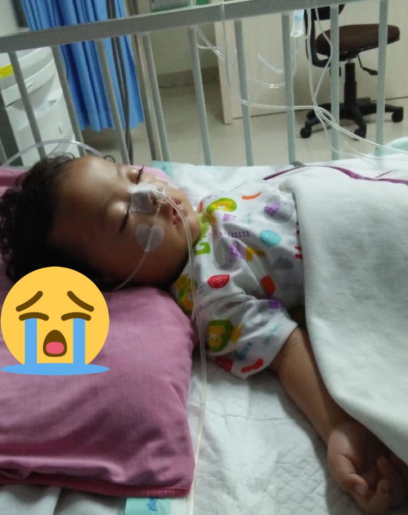 bangmelky's tweet photo. Lekas siuman Bereku cantik Darissa. Sdh 3 hari ini bere...bangunlah bere. Tuhan...tolonglah kami. Jika lewat tangan manusia kami tak pny biaya Tuhan. KuasaMu yg menyembuhkan bere kami Tuhan. #PrayForDarissa #RSIAStellaMarisMedan #TolongTuhan https://t.co/TDKQ2T7jjp
