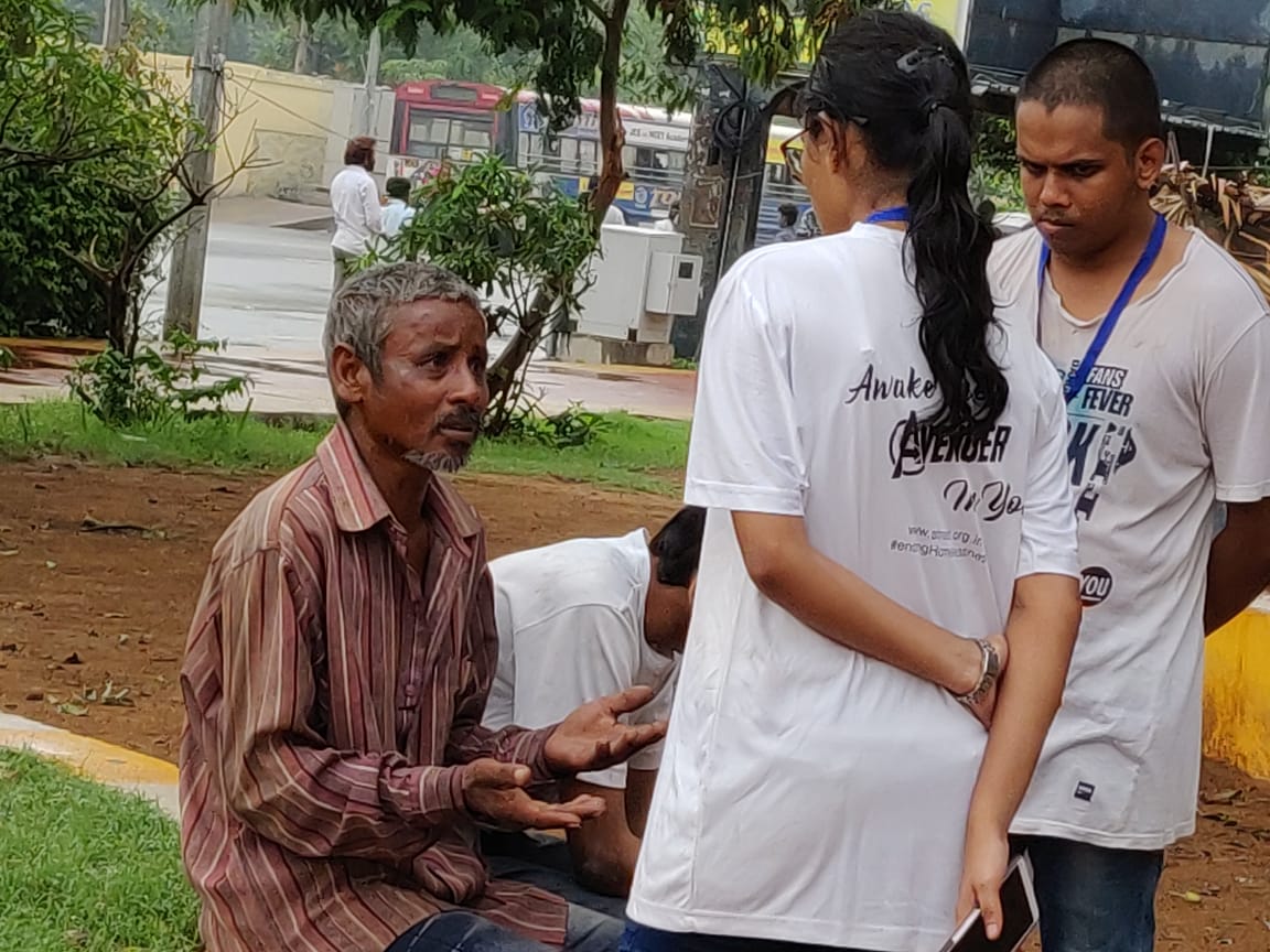 street_org_in's tweet photo. In between emotional conversation. 

#bigscout9 #endinghomelessness #homelessness #volunteer #Needs #support #vizag #visakhapatnam https://t.co/E8fpVOghRA