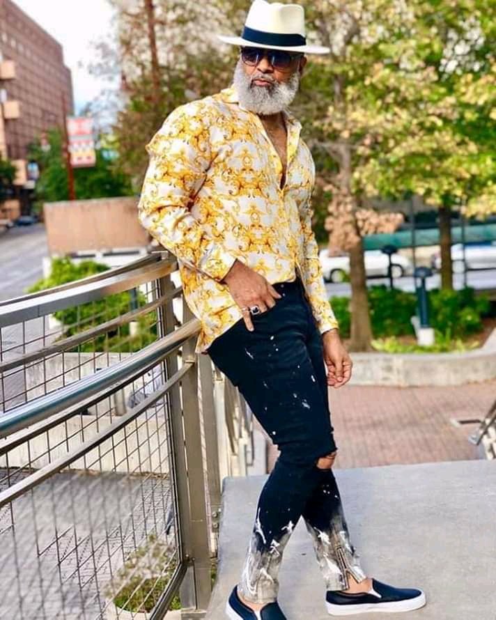 PrinceRainO3's tweet photo. Being young comes with a price but being old comes with what....??? https://t.co/L1ySwB6Ies