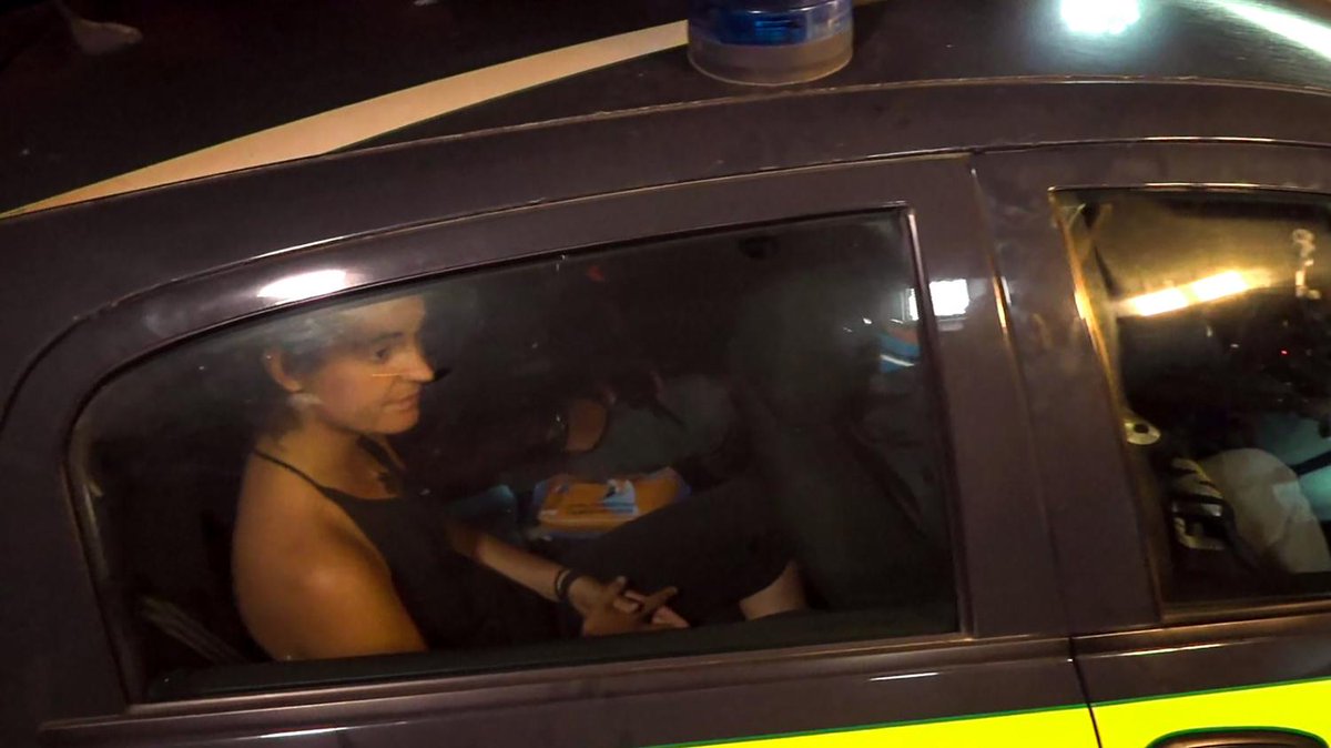 franceinfo's tweet image. Les dons affluent pour soutenir Carola Rackete, la capitaine du "Sea-Watch", arrêtée après avoir secouru des migrants en Méditerranée

francetvinfo.fr/monde/europe/m…