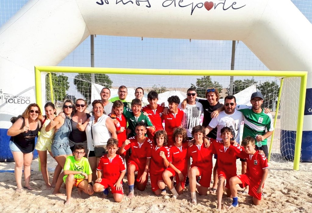 UPPlasencia_'s tweet photo. Y no menos meritorio es el bronce conseguido por nuestro Infantil A en el Campeonato de España celebrado en Torrijos.
3er puesto tras empatar a 1-1 y ganar en la tanda de penaltis a la EDMF Churra Gesa de Murcia.
ENORME CHAVALES!!
#adnUPP https://t.co/ZgUp0yPsVM
