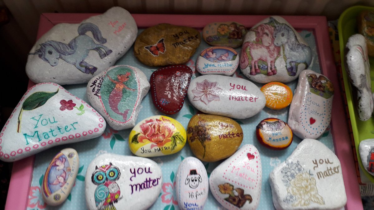 Dungarvan2018's tweet photo. Painting rocks with #DeiseRocks. A lovely day. Now to hide them. @themunsterbar @MarieCa09044843 @Catheri81120661 @WaterfordLink @damien_tiernan @DvanChamber @DungarvanLeader @BillysDolls @deirdreoconnell @deisetoday https://t.co/XdsOAqcZFG