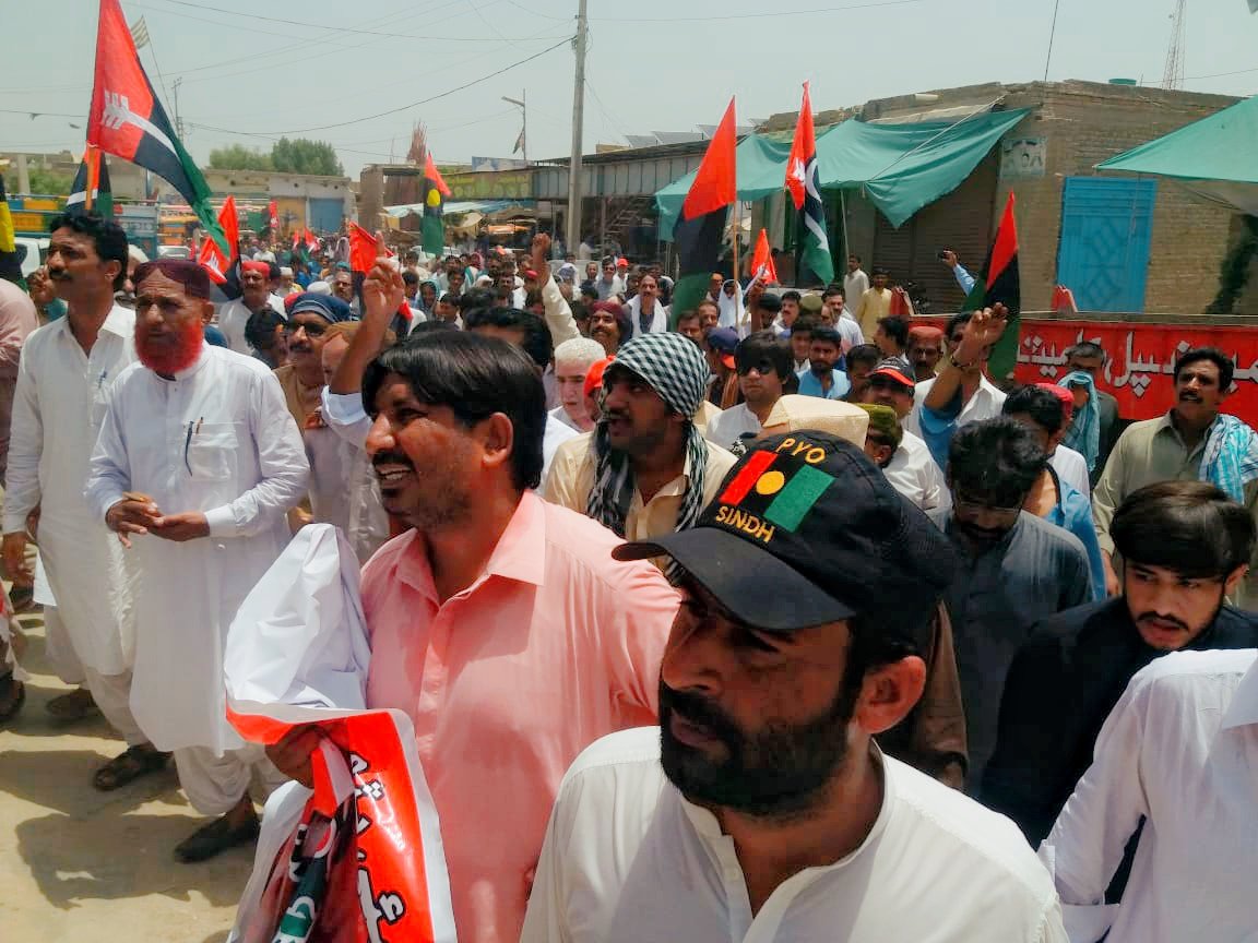 NawazkLaghari's tweet photo. Today #PPP & #PYO Distt Kamber Shahdadkot Protest against Illegal arrest of President @AAliZardari Sb & House arrest Mohtarma Adi @FaryalTalpurPk
#GoNiaziGo
#GoSelectedPMGo https://t.co/y0NdEz3Hfy
