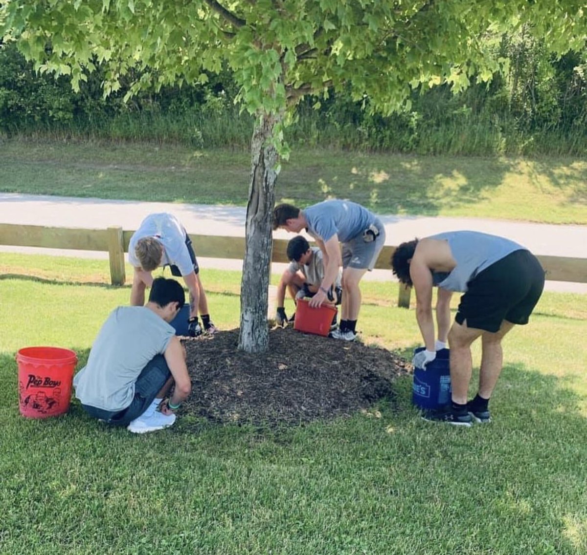 Proud Pride! Lions FB Players  @Warren_lynch85 @iamjarelle4 @GouldBilly1 @dannybuddie13 @charlie_lauzon and Evan Izzo volunteering for the day at Maple Grange. #CleanCommunities #Give #Serve #Faith_Family_Football