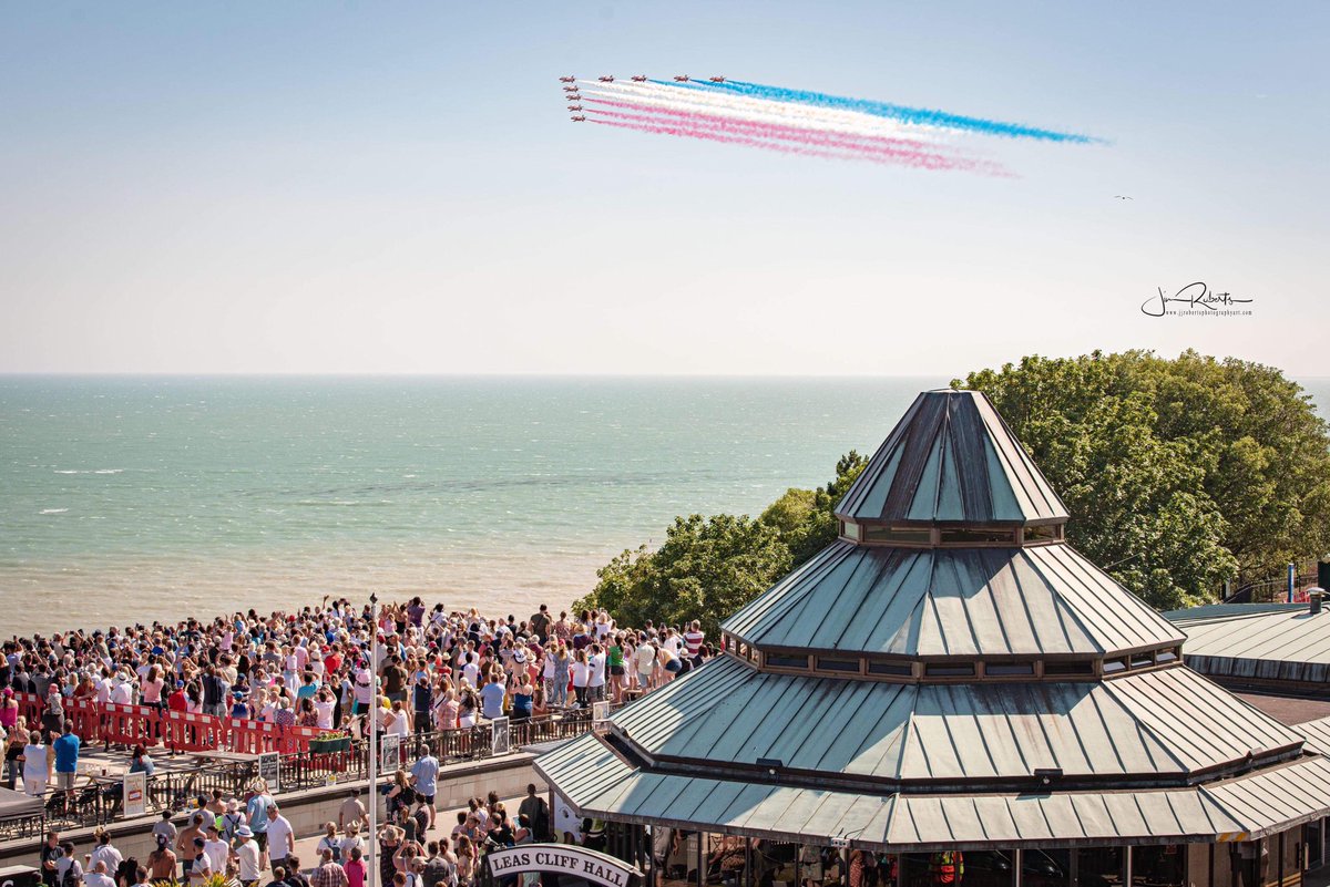 leascliffhall's tweet image. What a glorious day it has been today. 📸 @togjjr #Folkestone @fstoneherald @KMWhatsOn