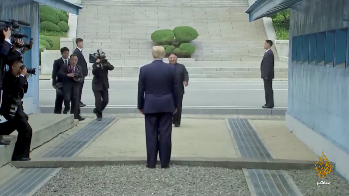 ajmubasher's tweet photo. أول زيارة تاريخية لرئيس أمريكي إلى كوريا الشمالية 🇰🇵 🤝 🇺🇸 https://t.co/QsfFzLHO06