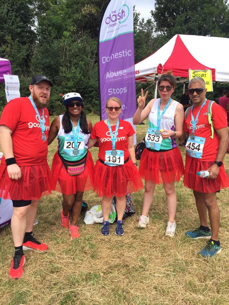 GoodGymSlough's tweet image. Team tutu @GoodGymSlough running the Beat the Boat race for one of our regular task owners @TheDashCharity 
🍺 Prosecco or Water at drinks stations 😊
Different timed 🚣‍♀️ to beat 
Great race 🏁
Great charity to support 💪
❤️ Well done team ❤️ #beattheboat #runface @runface_uk