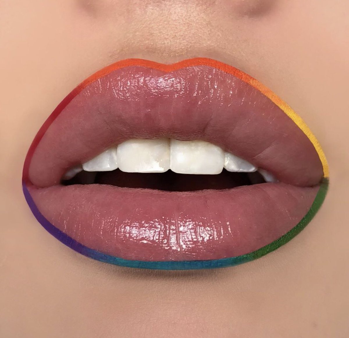Happy #pride to all of our beautiful LBGTQ fam! 🌈 #loveislove 👄via <a href="/chloeybeauty/">chloeybeauty</a>